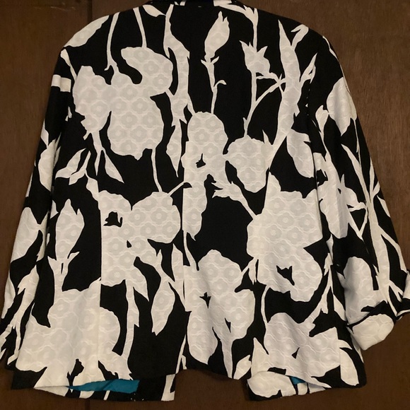 Chicos black and white jacket with hook closure. Turquoise lining - Picture 6 of 11